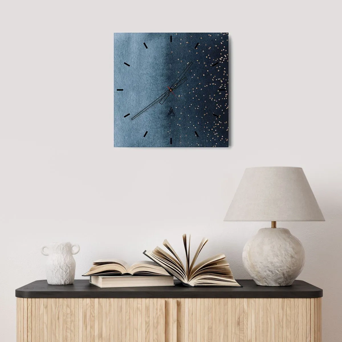 Wanduhr - Glasuhr - Blaue Farbverläufe mit dezenten Goldakzenten - 30x30cm - Komposition - blaue Phasen - Moderne Wanddekoration für Wohnzimmer und Schlafzimmer ARTTOR