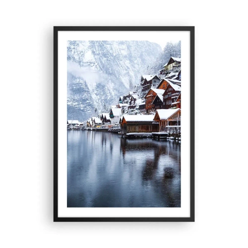 Poster in einem schwarzem Rahmen - Winterlandschaft eines Bergdorfes am See - 50x70cm - In winterlicher Dekoration - Moderne Wanddekoration für Wohnzimmer und Schlafzimmer ARTTOR