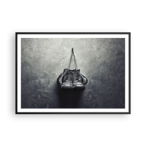 Poster in einem schwarzem Rahmen - Alte Boxhandschuhe an der Wand - 100x70cm - Zeit des Kampfes und Zeit des Friedens - Moderne Wanddekoration für Wohnzimmer und Schlafzimmer ARTTOR