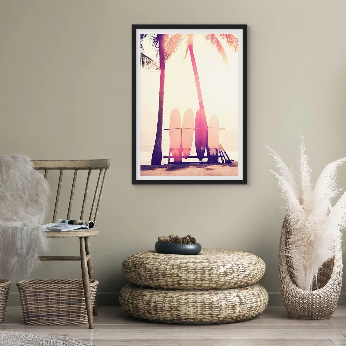 Poster in einem schwarzem Rahmen - Surfbretter aufgereiht unter Palmen am Strand - 50x70cm - Es wird ein toller Tag - Moderne Wanddekoration für Wohnzimmer und Schlafzimmer ARTTOR