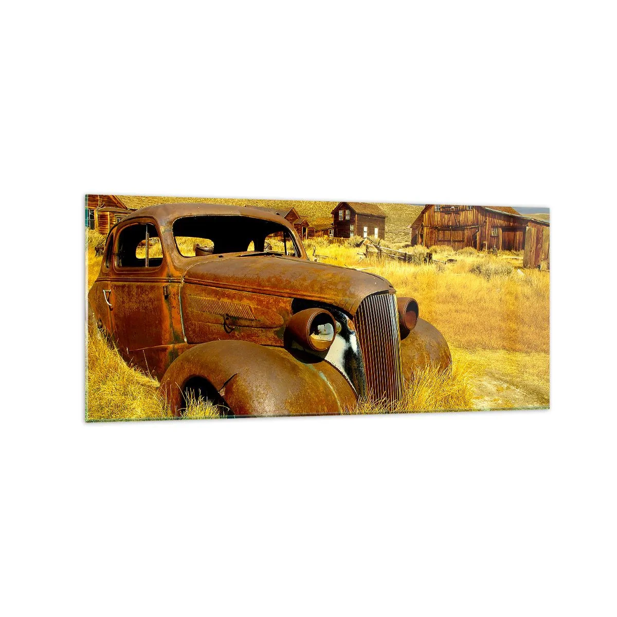 Glasbild - Bild auf glas - Ein altes rostiges Auto vor dem Hintergrund verlassener Holzhütten - 120x50cm - Eine wohlverdiente Ruhe - Moderne Wanddekoration für Wohnzimmer und Schlafzimmer ARTTOR