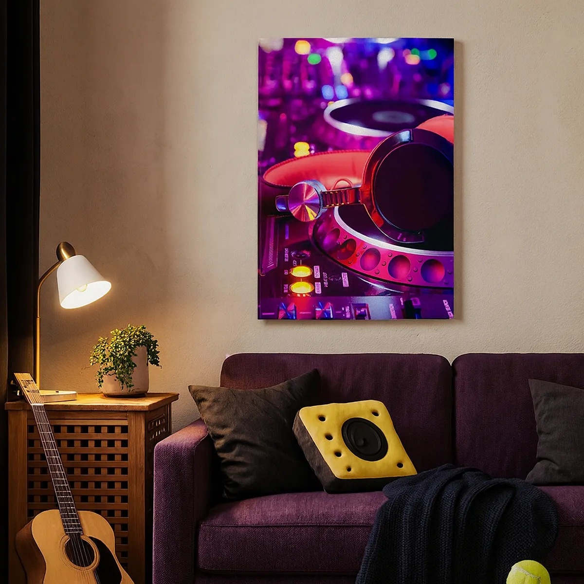 Bild auf Leinwand - Leinwandbild - DJ-Kopfhörer auf einer Konsole mit Neonbeleuchtung - 50x70cm - Bevor der Spaß beginnt - Moderne Wanddekoration für Wohnzimmer und Schlafzimmer ARTTOR