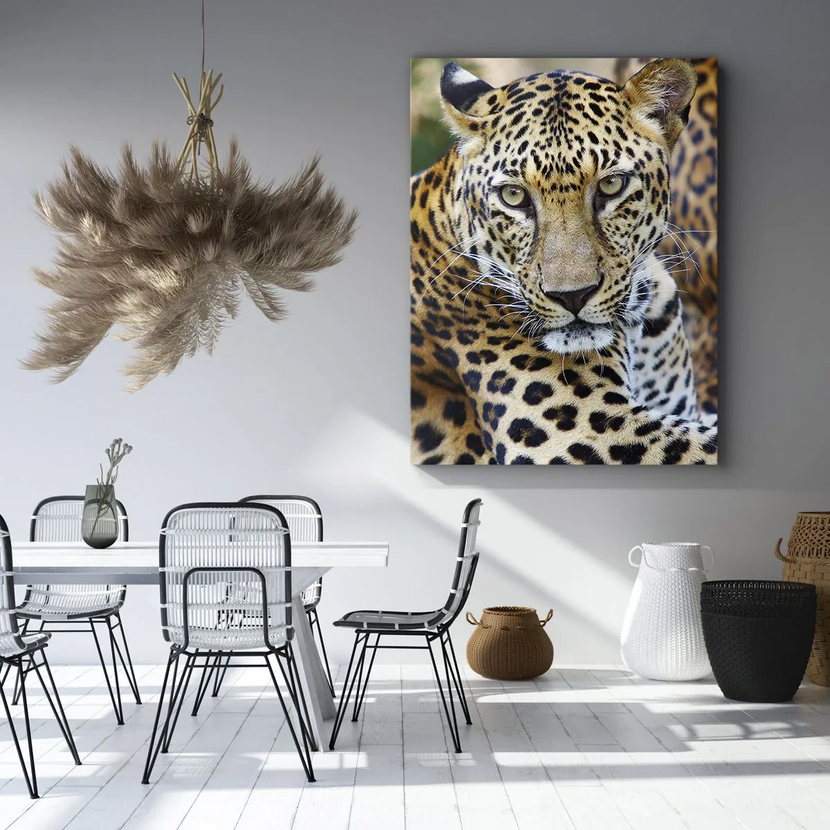Bild auf Leinwand - Leinwandbild - Jaguar ruht in natürlicher Umgebung vor grünem Hintergrund. - 80x120cm - Wild und ruhig - Moderne Wanddekoration für Wohnzimmer und Schlafzimmer ARTTOR