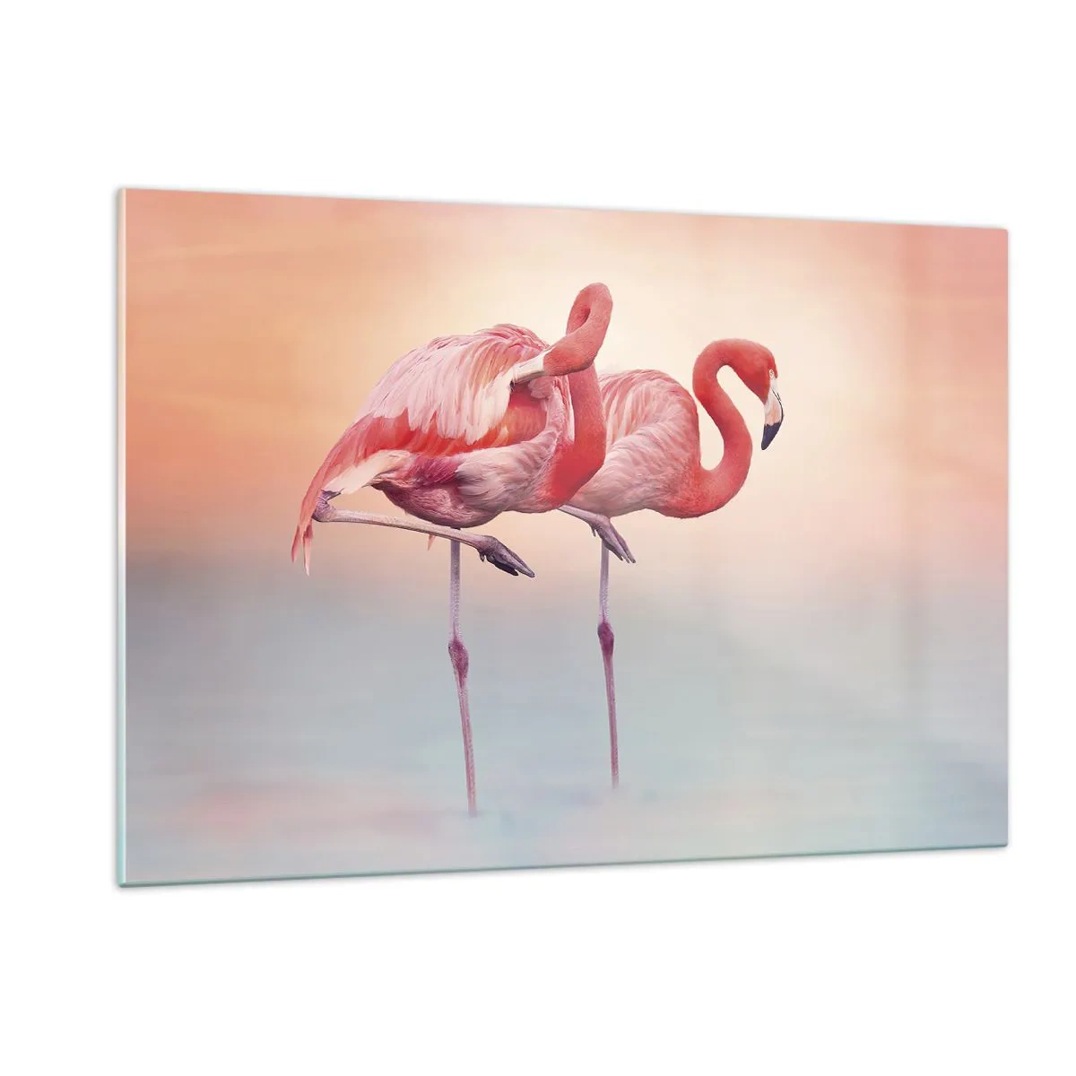 Glasbild - Bild auf glas - Zwei Flamingos stehen im Wasser vor einem pastellfarbenen Sonnenuntergangshintergrund - 120x80cm - Die Farbe der untergehenden Sonne - Moderne Wanddekoration für Wohnzimmer und Schlafzimmer ARTTOR