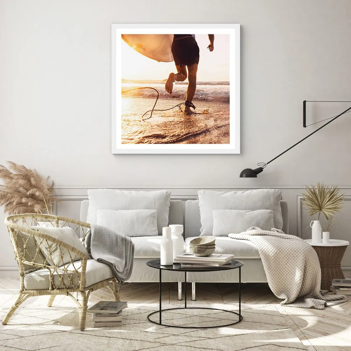 Poster in einem weißen Rahmen - Um die Welle zu treffen - 60x60 cm