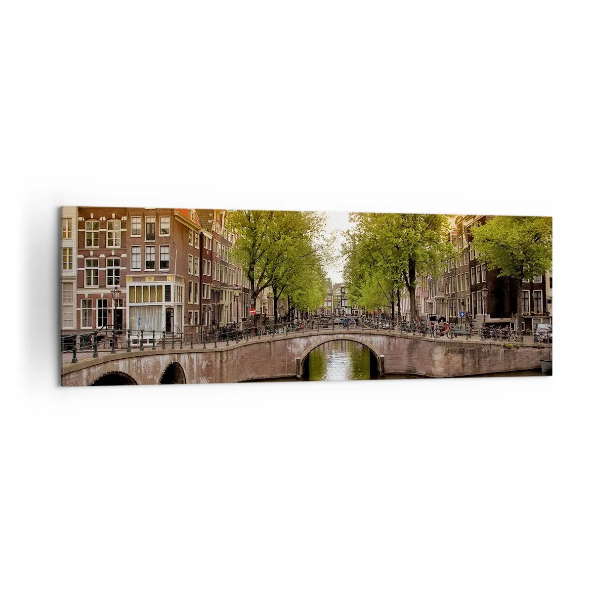 Bild auf Leinwand - Leinwandbild - Ein Kanal in Amsterdam, umgeben von historischen Mietshäusern - 160x50cm - Mit dem Boot oder mit dem Fahrrad? - Moderne Wanddekoration für Wohnzimmer und Schlafzimmer ARTTOR