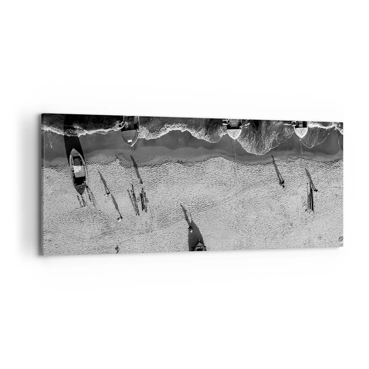 Bild auf Leinwand - Leinwandbild - Schwarz-Weiß-Luftaufnahme von Booten am Strand - 120x50cm - Immer noch am Ufer… - Moderne Wanddekoration für Wohnzimmer und Schlafzimmer ARTTOR