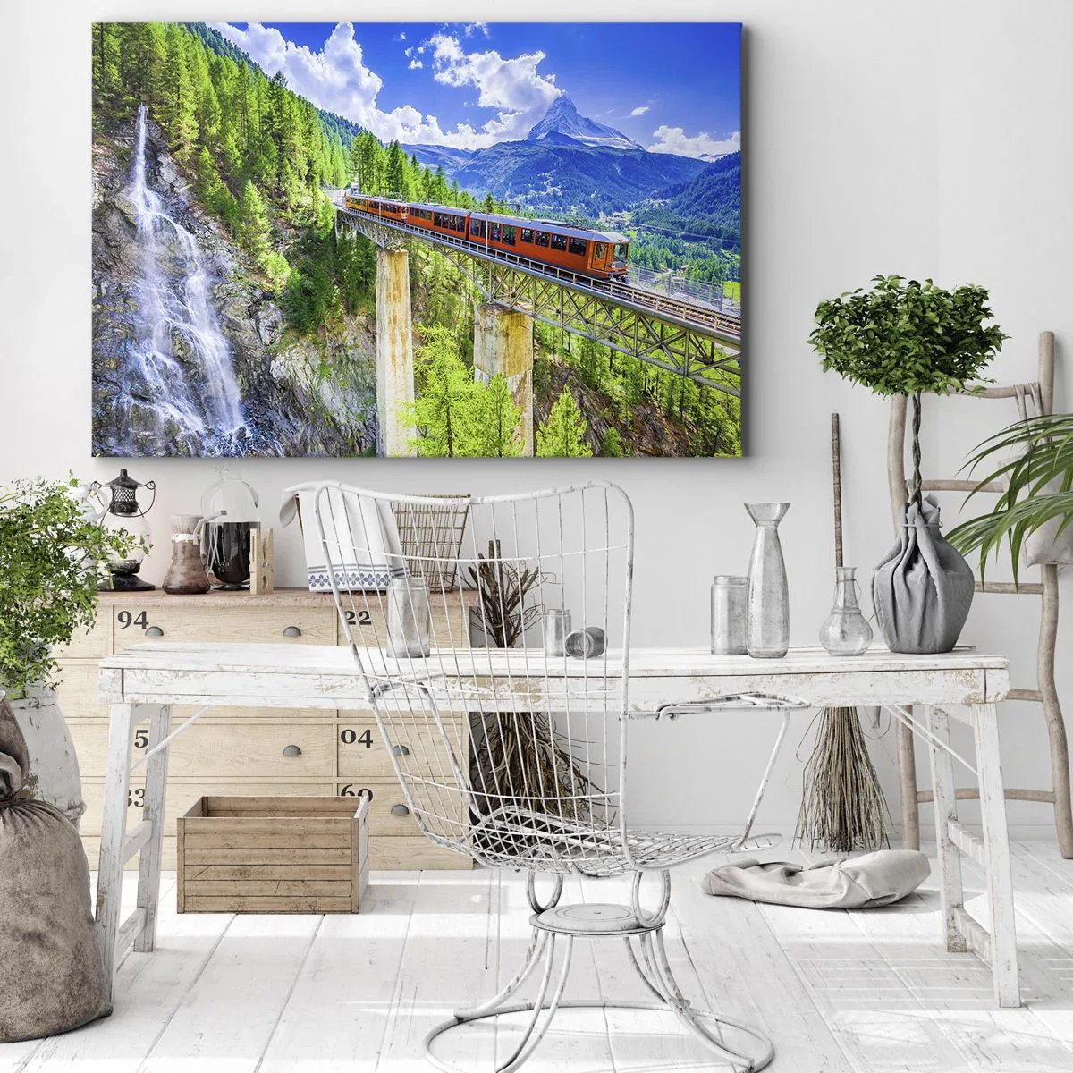 Bild auf Leinwand - Leinwandbild - Eine Achterbahn auf einer Brücke mit Blick auf einen Wasserfall und Berge - 70x50cm - Jetzt sind Alpen dran - Moderne Wanddekoration für Wohnzimmer und Schlafzimmer ARTTOR