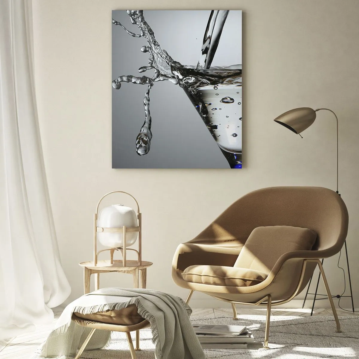 Glasbild - Bild auf glas - Flüssigkeit in einem Martini-Glas spritzt vor grauem Hintergrund - 50x70cm - Am Rand der Tasse - Moderne Wanddekoration für Wohnzimmer und Schlafzimmer ARTTOR