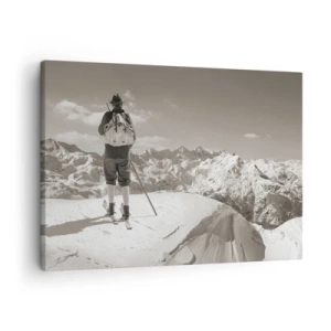 Bild auf Leinwand - Leinwandbild - Ein Skifahrer auf einem Berggipfel in Schwarz und Weiß - 70x50cm - Und die Berge bleiben unverändert - Moderne Wanddekoration für Wohnzimmer und Schlafzimmer ARTTOR