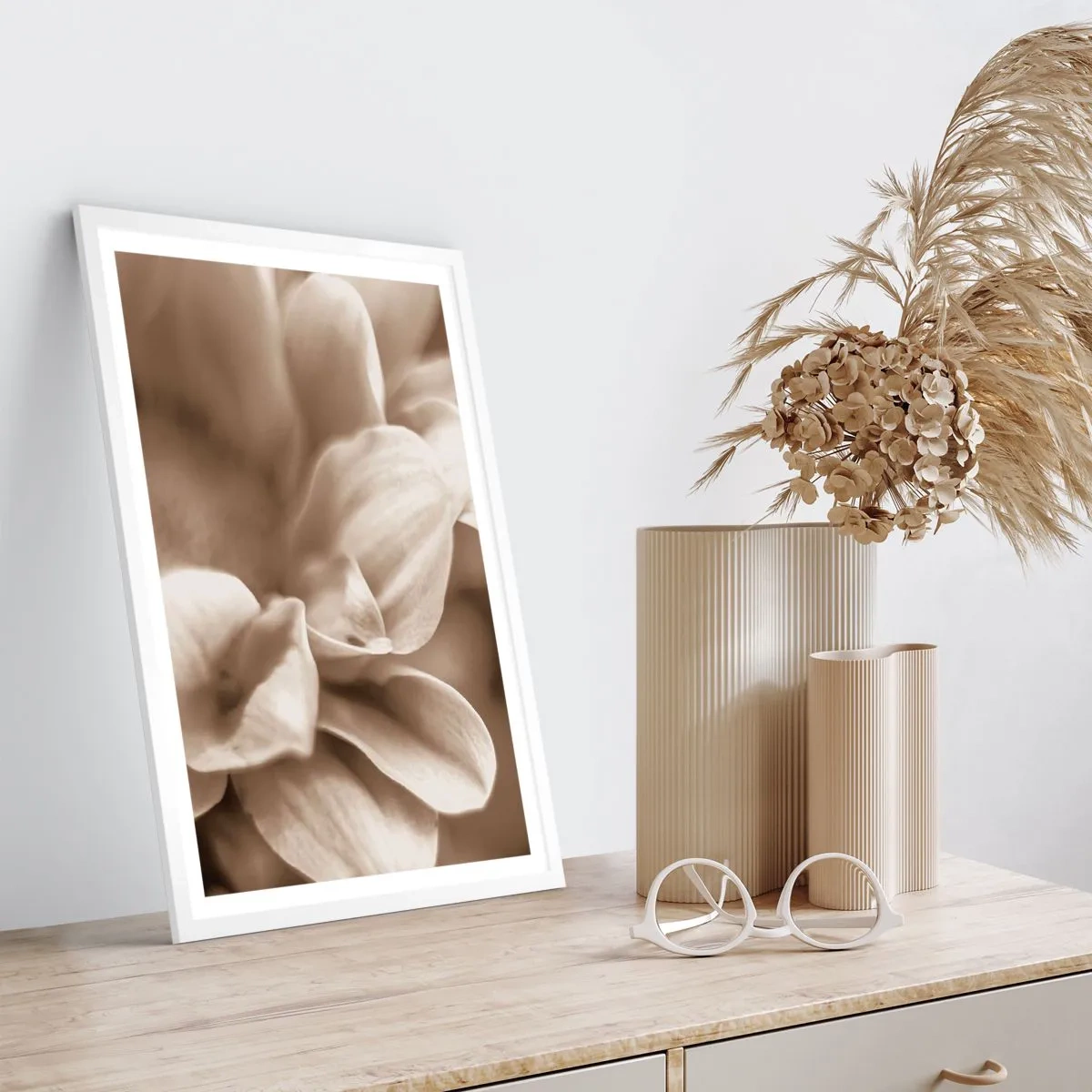 Poster in einem weißen Rahmen - So sanft wie ein Lächeln - 30x40 cm