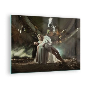 Glasbild - Bild auf glas - Eine Engelsfigur hält eine Frau in den Ruinen eines Gebäudes - 70x50cm - Der Geist des alten Theaters - Moderne Wanddekoration für Wohnzimmer und Schlafzimmer ARTTOR