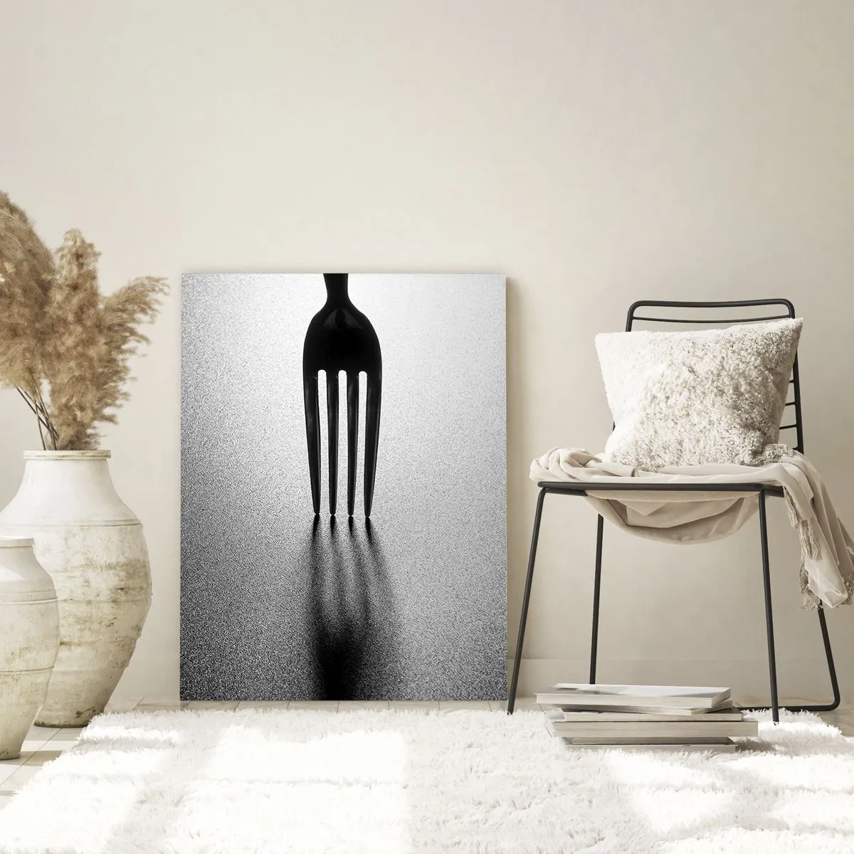 Glasbild - Bild auf glas - Eine minimalistische Interpretation einer Gabel in Schwarzweiß mit Schattenspiel. - 80x120cm - Licht und Schatten - Moderne Wanddekoration für Wohnzimmer und Schlafzimmer ARTTOR
