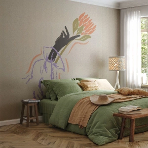 Fototapete Premium Sand - Ein grafischer Blumenstrauß, gehalten von einer Handsilhouette - 100x70cm - Schwesterliche Berührung - Moderne Wanddekoration für Wohnzimmer und Schlafzimmer ARTTOR