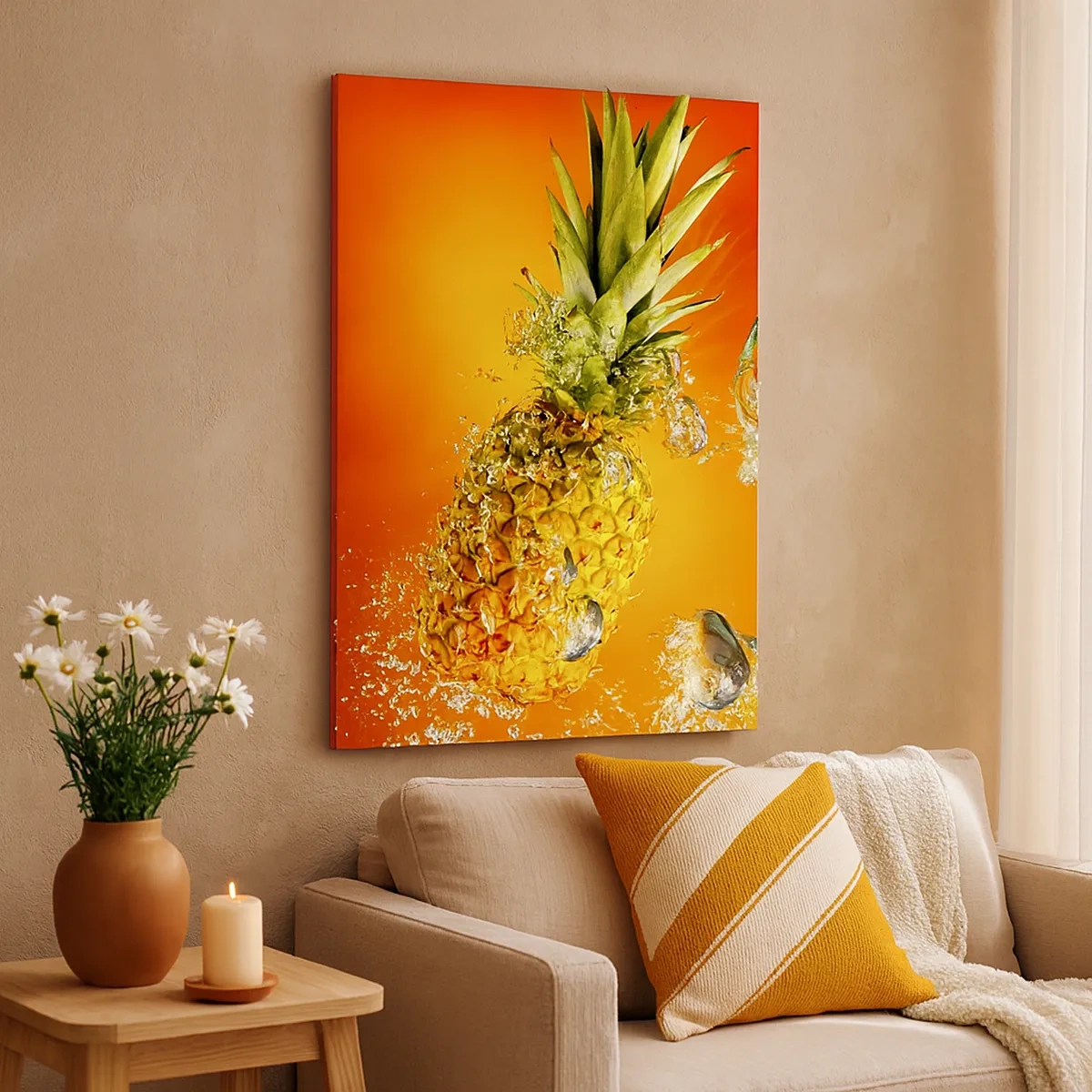Bild auf Leinwand - Leinwandbild - Eine in Wasser getauchte Ananas vor einem orangefarbenen Hintergrund mit Farbverlauf. - 50x70cm - Tropisch saftige Frische - Moderne Wanddekoration für Wohnzimmer und Schlafzimmer ARTTOR