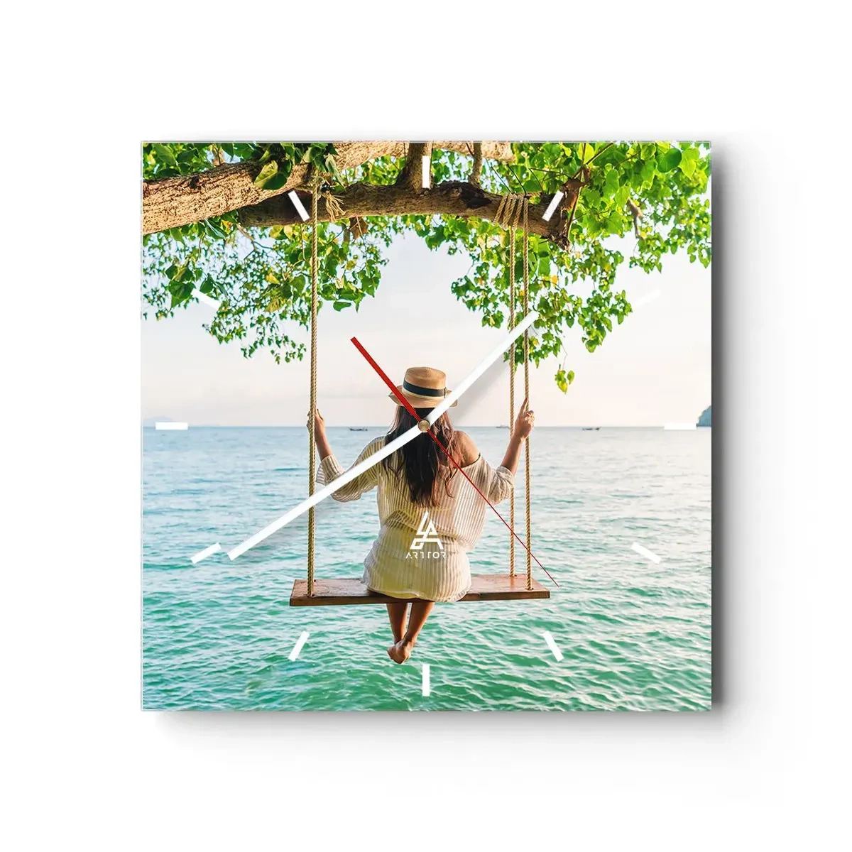 Wanduhr - Glasuhr - Frau auf einer Schaukel am Meer in einer tropischen Landschaft - 30x30cm - Das Leben ist wunderschön - Moderne Wanddekoration für Wohnzimmer und Schlafzimmer ARTTOR