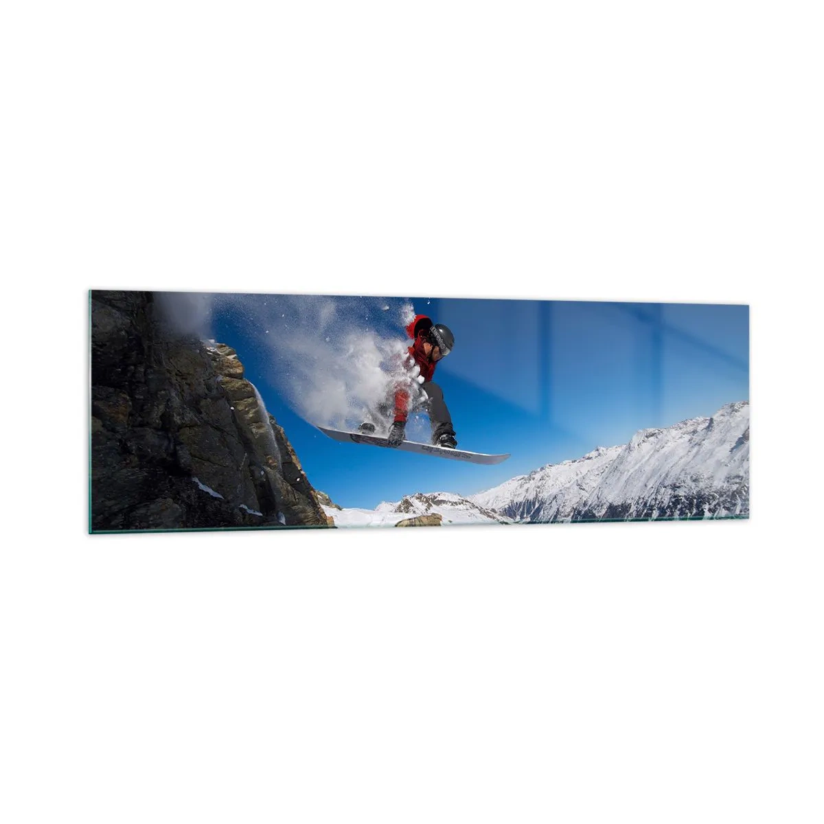 Glasbild - Bild auf glas - Ein Snowboarder springt von einem Felsen vor einer Berglandschaft - 160x50cm - Und du wurdest Teil des Raums - Moderne Wanddekoration für Wohnzimmer und Schlafzimmer ARTTOR