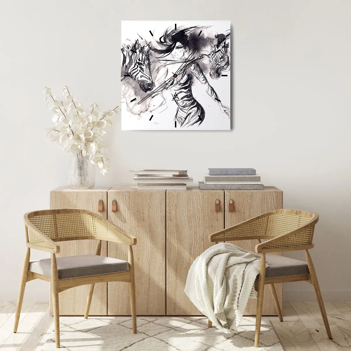 Wanduhr - Glasuhr - Eine Frau in einem dynamischen Tanz mit Zebras in einer Schwarz-Weiß-Ästhetik - 30x30cm - Tanzen mit den Zebras - Moderne Wanddekoration für Wohnzimmer und Schlafzimmer ARTTOR