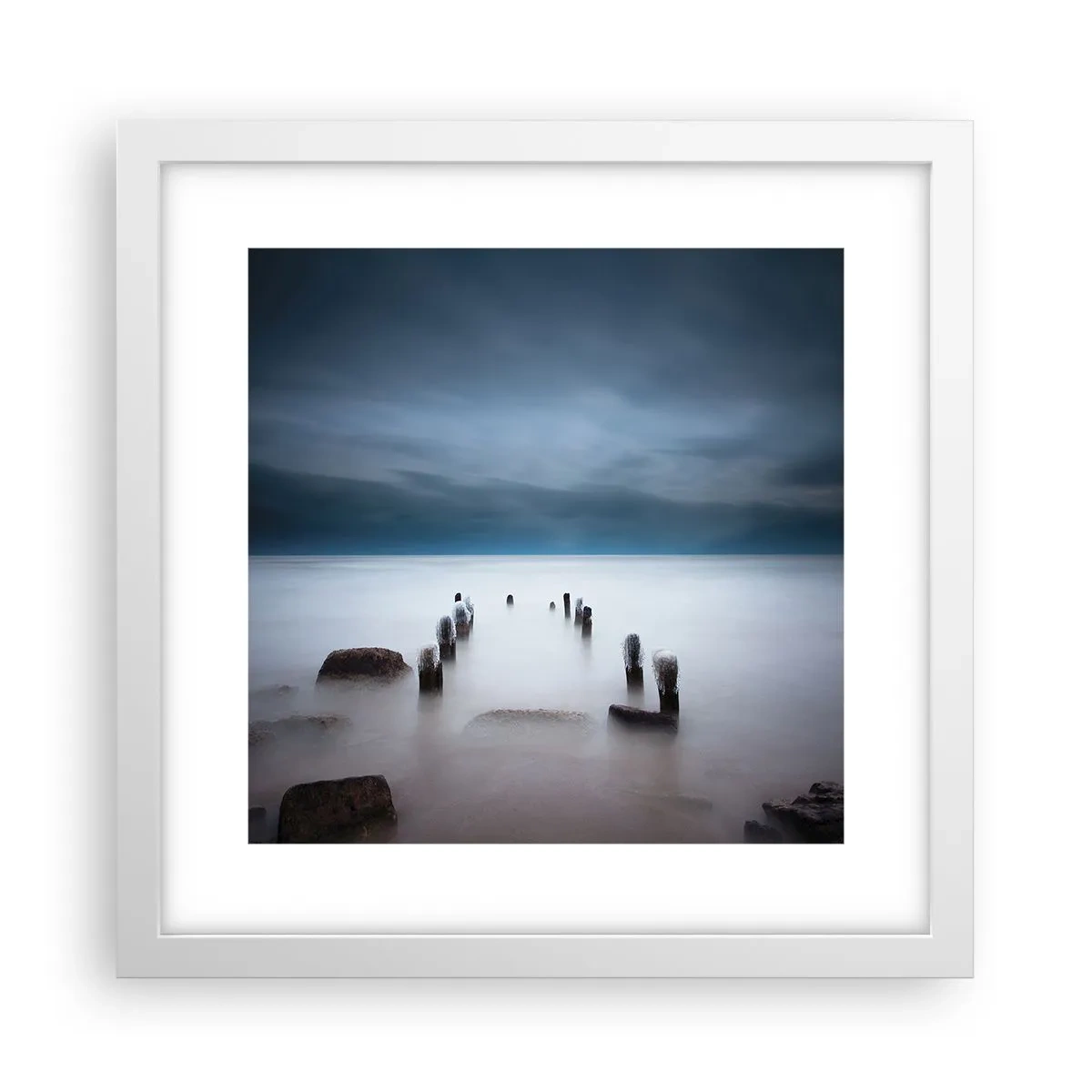 Poster in einem weißen Rahmen - Nachdenklicher See - 30x30 cm