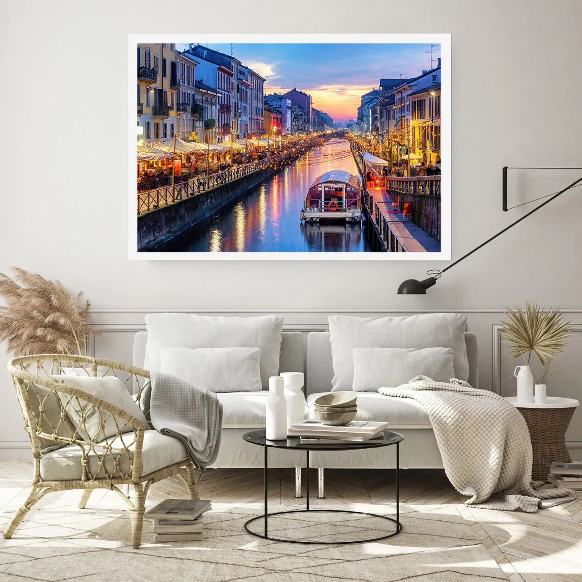 Poster - Ein Kanal mit Beleuchtung, umgeben von farbenfrohen Gebäuden - 100x70cm - Ein Abend voller Licht und Spaß - Moderne Wanddekoration für Wohnzimmer und Schlafzimmer ARTTOR