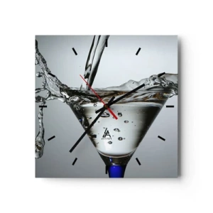 Wanduhr - Glasuhr - Martini-Glas mit dynamischem Wasserspritzer auf hellem Hintergrund. - 30x30cm - Am Rand der Tasse - Moderne Wanddekoration für Wohnzimmer und Schlafzimmer ARTTOR