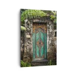Bild auf Leinwand - Leinwandbild - Dekorative Türen, umgeben von tropischer Vegetation - 70x100cm - Eine Tür zu einer exotischen Welt - Moderne Wanddekoration für Wohnzimmer und Schlafzimmer ARTTOR