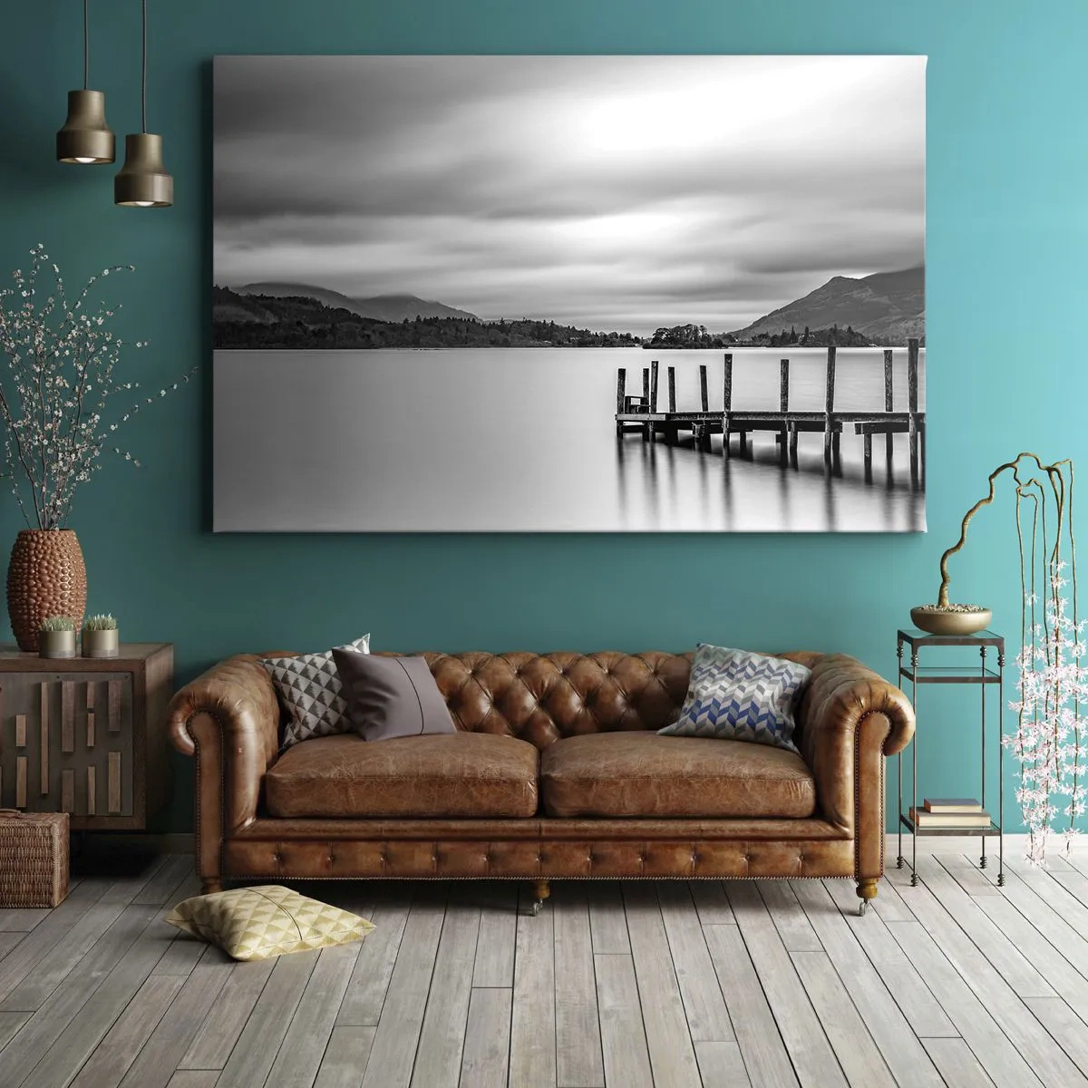 Bild auf Leinwand - Leinwandbild - Schwarz-weiße Landschaft mit einem Pier über einem See - 120x80cm - Milde und Kraft - Moderne Wanddekoration für Wohnzimmer und Schlafzimmer ARTTOR