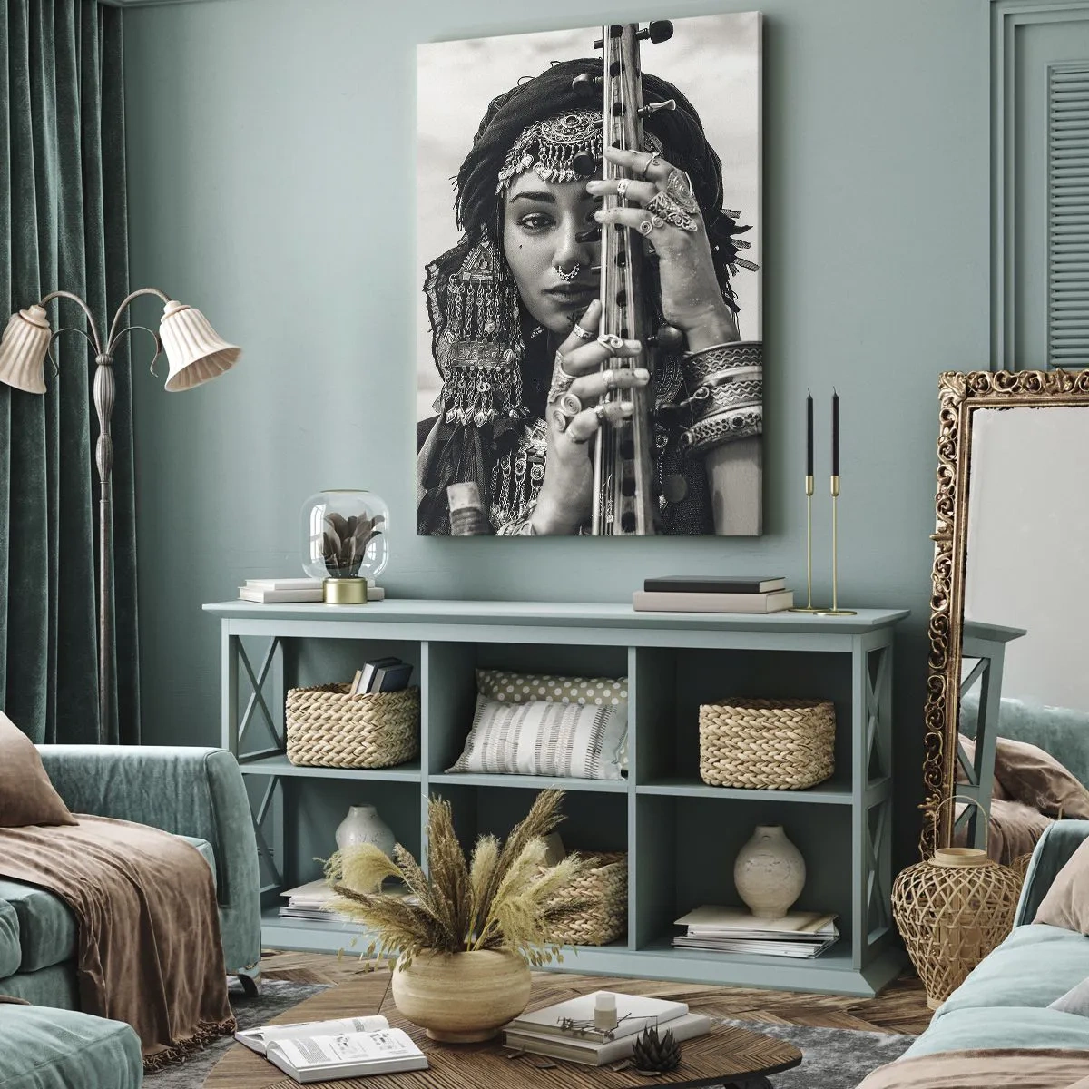 Bild auf Leinwand - Leinwandbild - Porträt einer Frau mit ethnischem Schmuck, die ein Instrument in der Hand hält - 80x120cm - Die Musik des Orients selbst - Moderne Wanddekoration für Wohnzimmer und Schlafzimmer ARTTOR