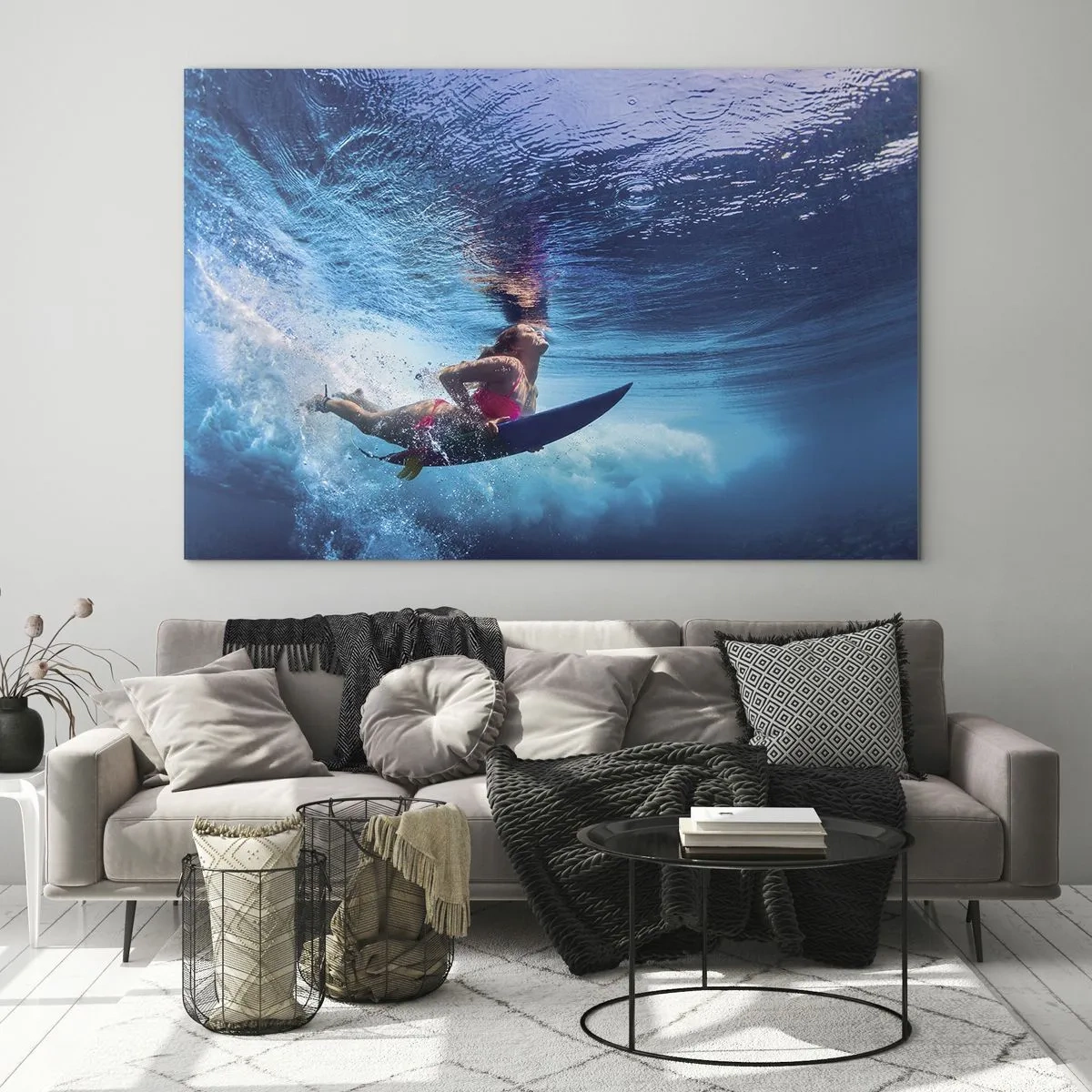 Glasbild - Bild auf glas - Eine Unterwasserszene mit einem Surfer in dynamischer Aktion - 70x50cm - Tiefe der Freude - Moderne Wanddekoration für Wohnzimmer und Schlafzimmer ARTTOR