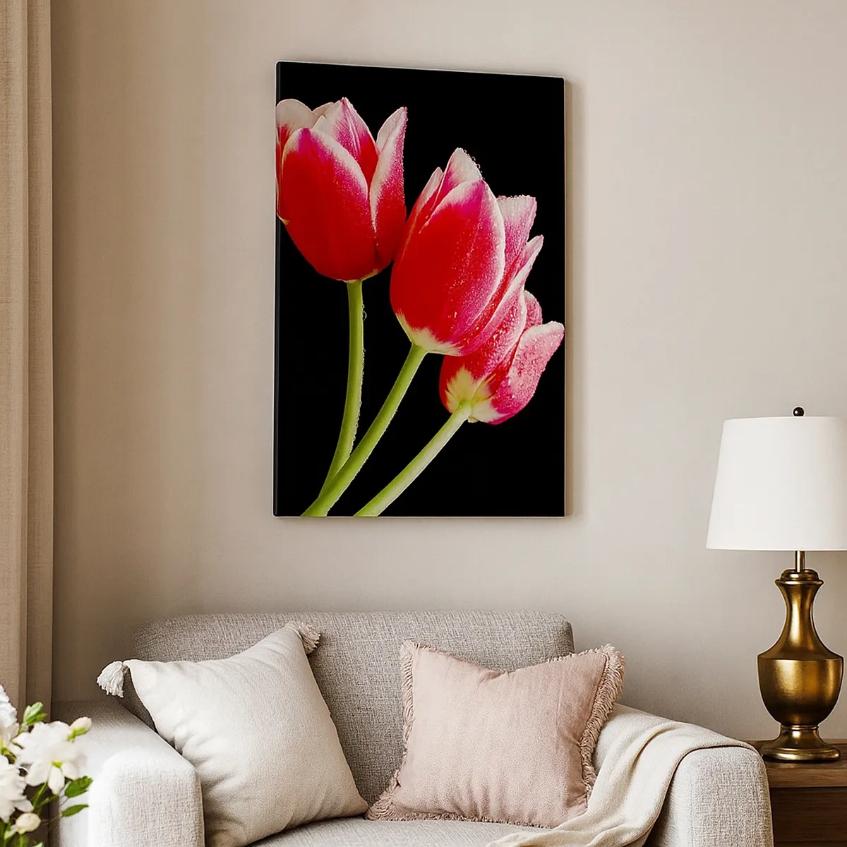 Bild auf Leinwand - Leinwandbild - Rote Tulpen mit Tautropfen auf schwarzem Hintergrund - 50x70cm - Ein Versprechen der reinen Liebe - Moderne Wanddekoration für Wohnzimmer und Schlafzimmer ARTTOR