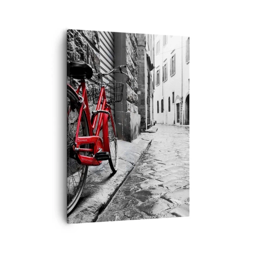 Bild auf Leinwand - Leinwandbild - Rotes Fahrrad in einer schwarz-weißen Straße - 50x70cm - Wahre Schönheit wird nicht alt - Moderne Wanddekoration für Wohnzimmer und Schlafzimmer ARTTOR