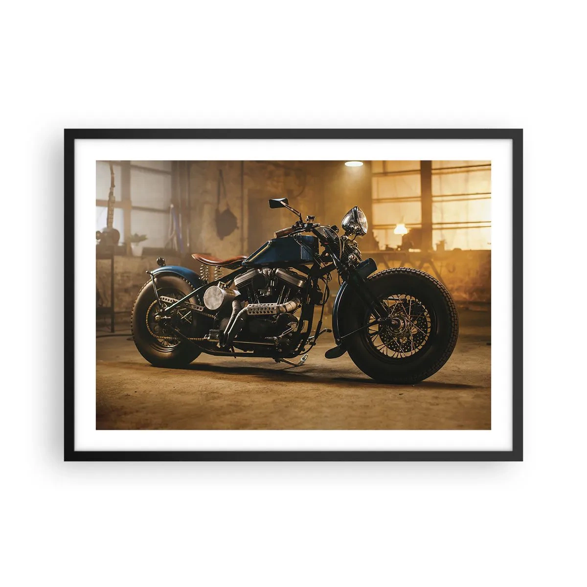 Poster in einem schwarzem Rahmen - Ein stylisches Motorrad in einem industriellen Interieur mit warmer Beleuchtung - 70x50cm - Ich kann alles - Moderne Wanddekoration für Wohnzimmer und Schlafzimmer ARTTOR