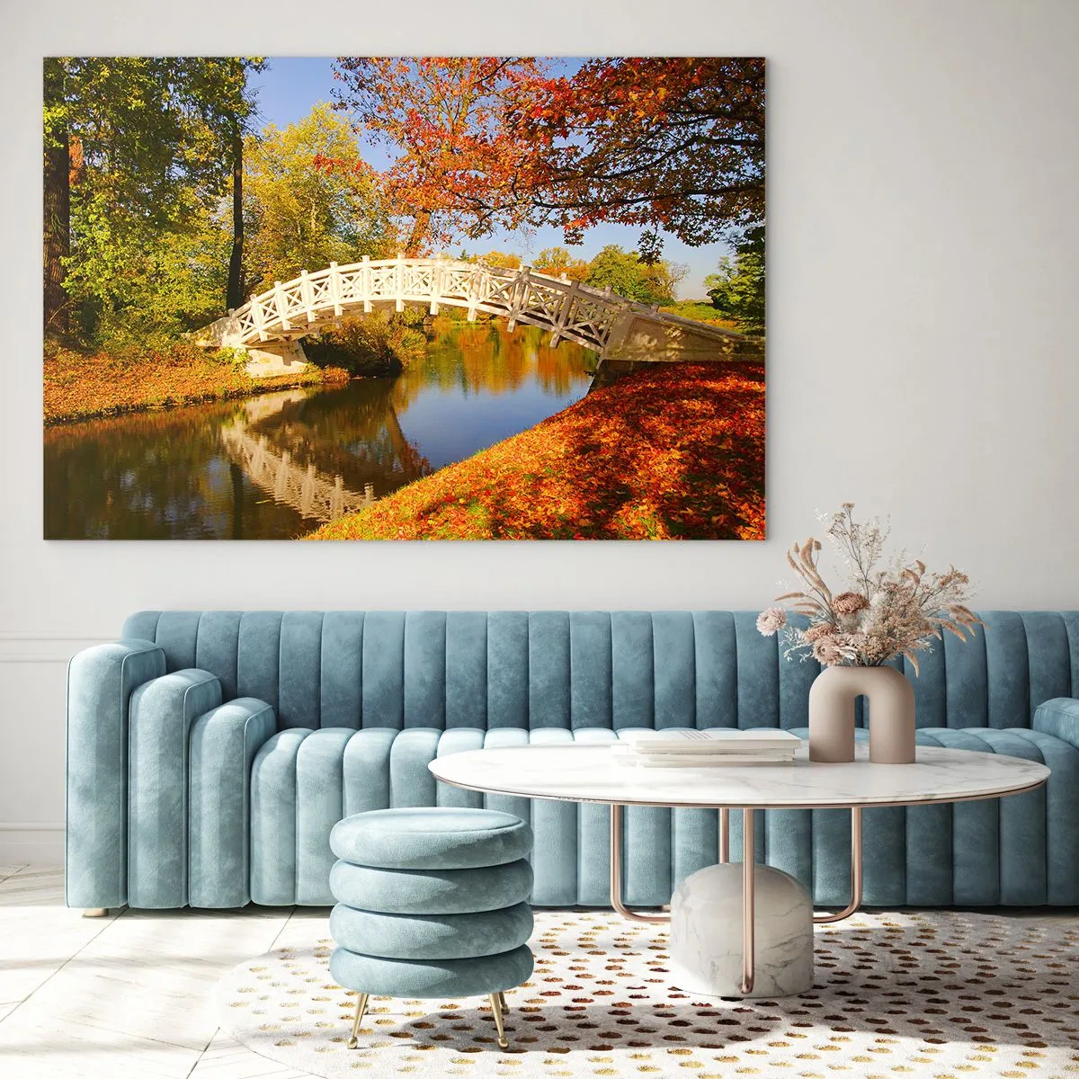 Glasbild - Bild auf glas - Eine Holzbrücke über einen Fluss, umgeben von Herbstfarben - 100x70cm - Auf der weißen Seufzerbrücke - Moderne Wanddekoration für Wohnzimmer und Schlafzimmer ARTTOR