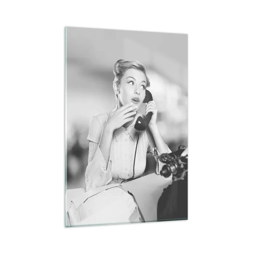 Glasbild - Bild auf glas - Eine Frau telefoniert an einer Schreibmaschine - 80x120cm - Hallo, wir sind in den 1950er Jahren. - Moderne Wanddekoration für Wohnzimmer und Schlafzimmer ARTTOR