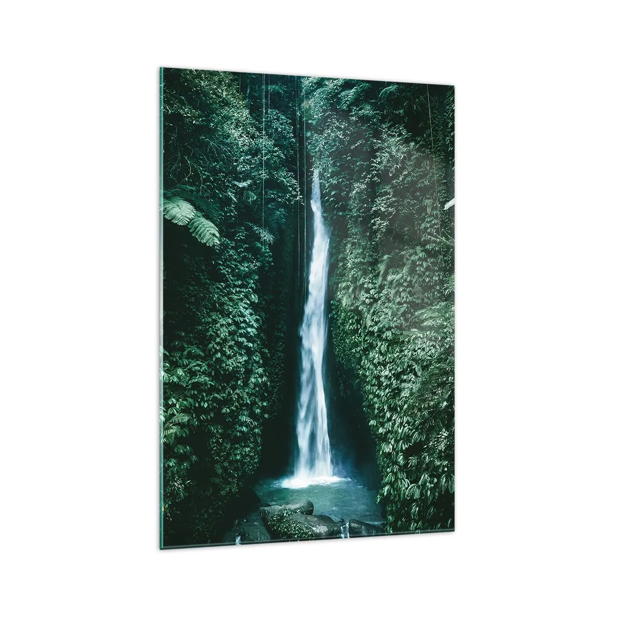 Glasbild - Bild auf glas - Ein Wasserfall, umgeben von dichter tropischer Vegetation - 70x100cm - Tropisches Spa - Moderne Wanddekoration für Wohnzimmer und Schlafzimmer ARTTOR