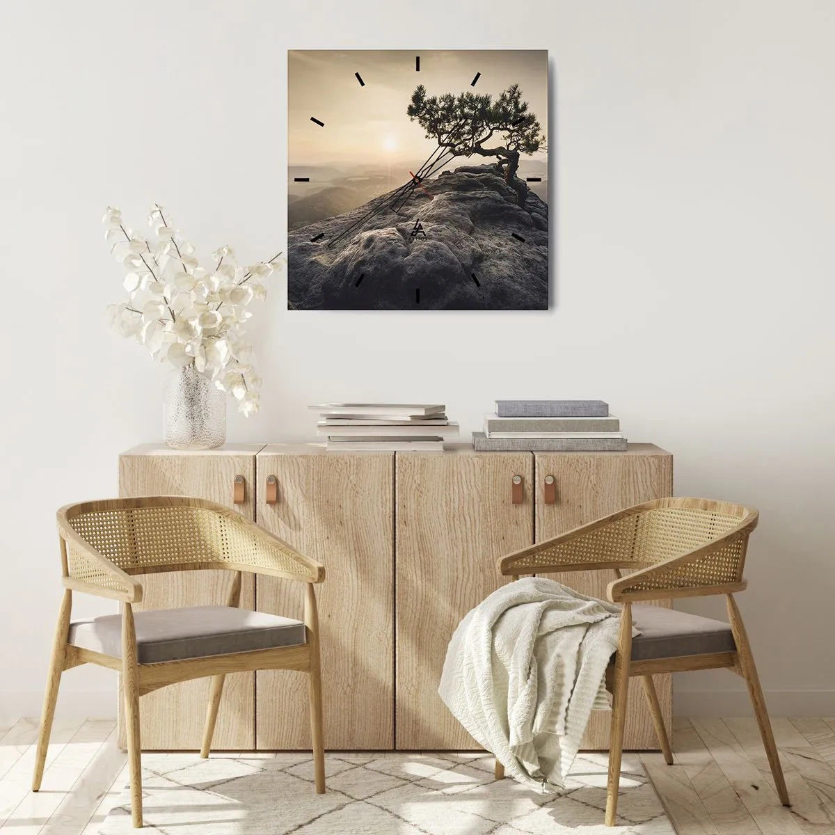 Wanduhr - Glasuhr - Ein einsamer Baum auf einem felsigen Gipfel im Sonnenlicht - 30x30cm - Das Leben gewinnt immer - Moderne Wanddekoration für Wohnzimmer und Schlafzimmer ARTTOR
