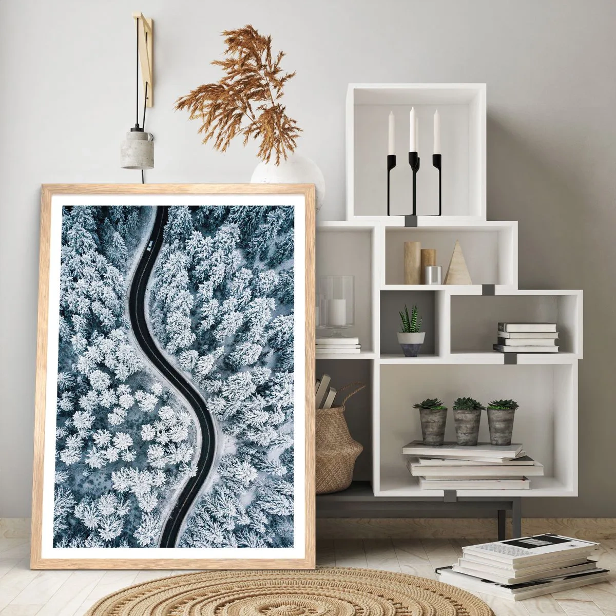 Poster in einem Rahmen aus heller Eiche - Durch den Winterwald - 40x50 cm