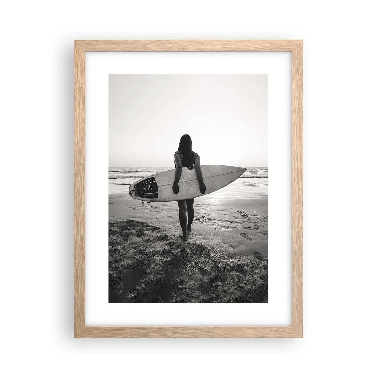 Poster in einem Rahmen aus heller Eiche - Die Tochter der Meereswelle - 30x40 cm