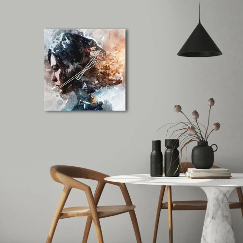 Wanduhr - Glasuhr - Porträt einer Frau, die ihr Gesicht mit einer Stadtlandschaft im Hintergrund kombiniert - 30x30cm - Eine Geschichte über ein Mädchen mit einer Stadt im Hintergrund - Moderne Wanddekoration für Wohnzimmer und Schlafzimmer ARTTOR
