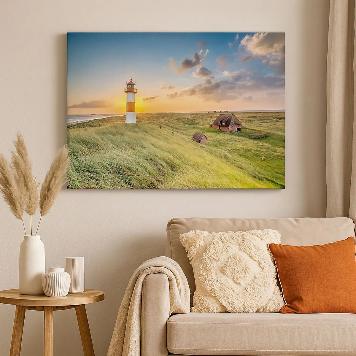 Bild auf Leinwand - Leinwandbild - Ein Leuchtturm mit Wiesen und Häusern in der Sonne im Hintergrund - 70x50cm - Zwischen den Wellen - Moderne Wanddekoration für Wohnzimmer und Schlafzimmer ARTTOR