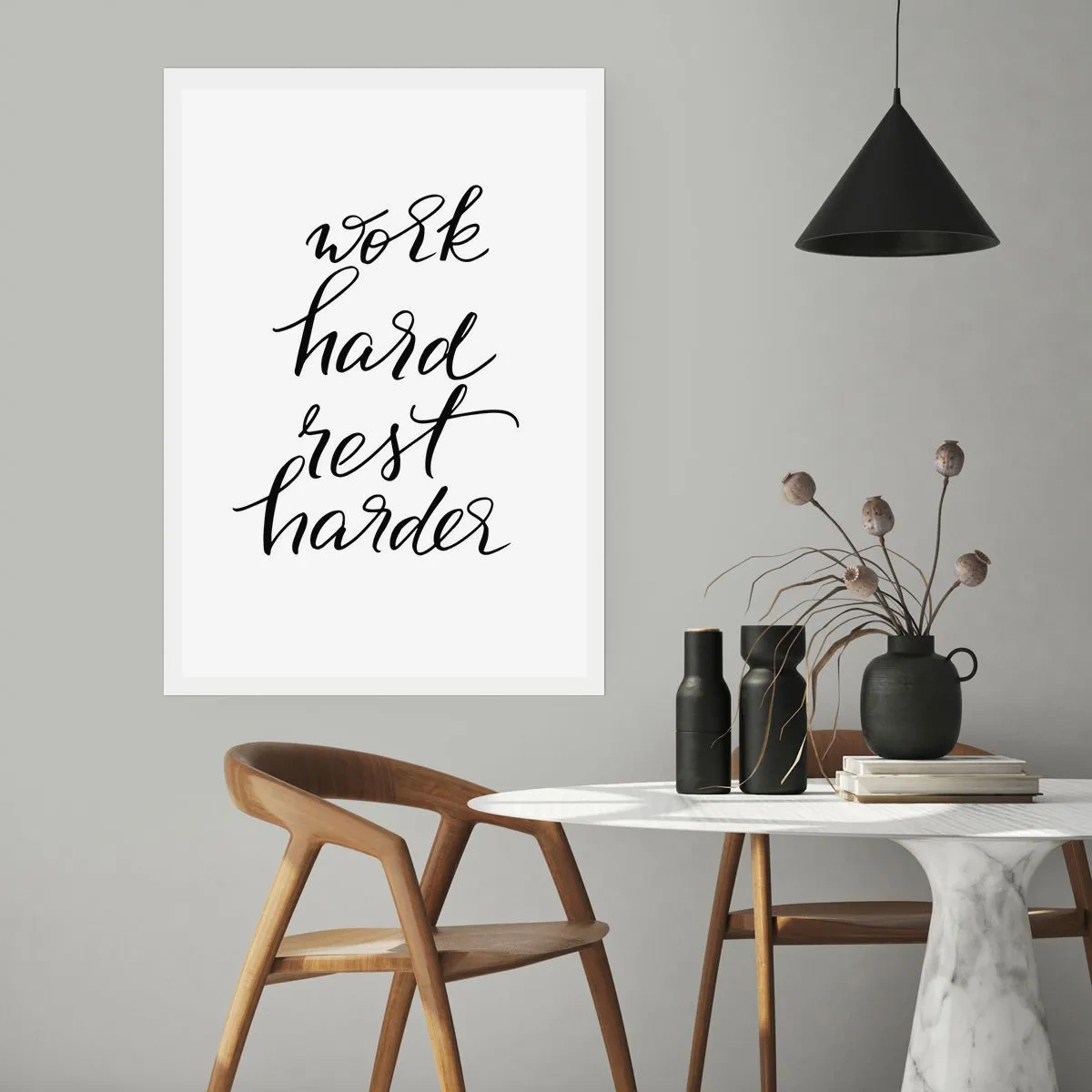 Poster - Motivierende Inschrift „Work hard rest harder“ auf weißem Hintergrund - 50x70cm - Lebensbalance - Moderne Wanddekoration für Wohnzimmer und Schlafzimmer ARTTOR