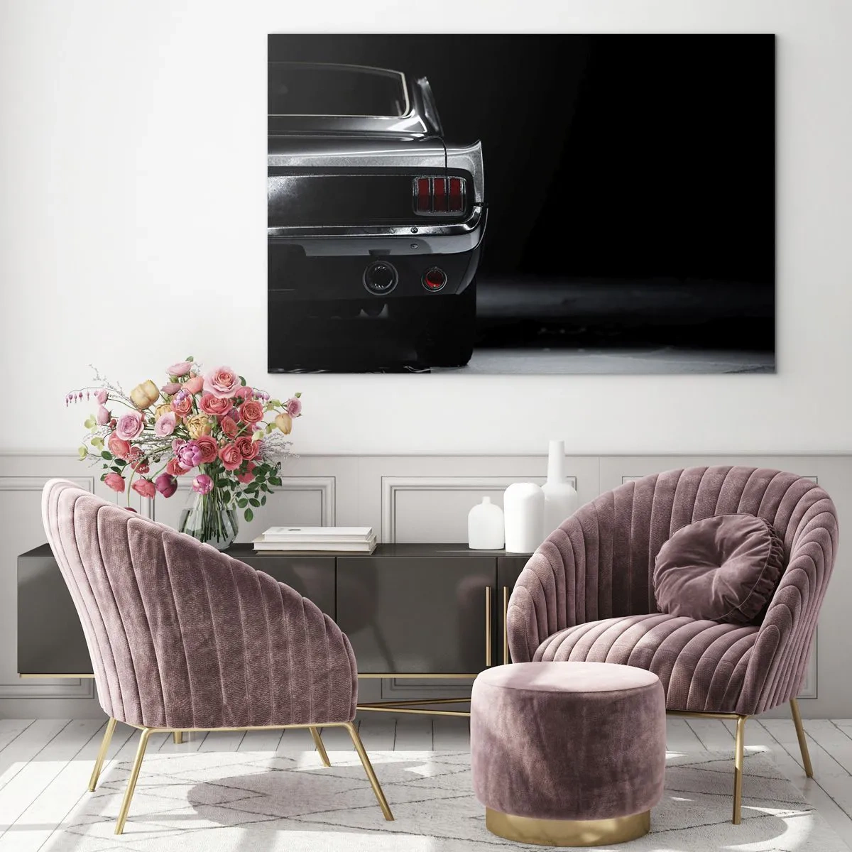 Glasbild - Bild auf glas - Das Heck eines Oldtimers im dunklen, stilvollen Interieur - 70x50cm - Charme des Klassikers - Moderne Wanddekoration für Wohnzimmer und Schlafzimmer ARTTOR