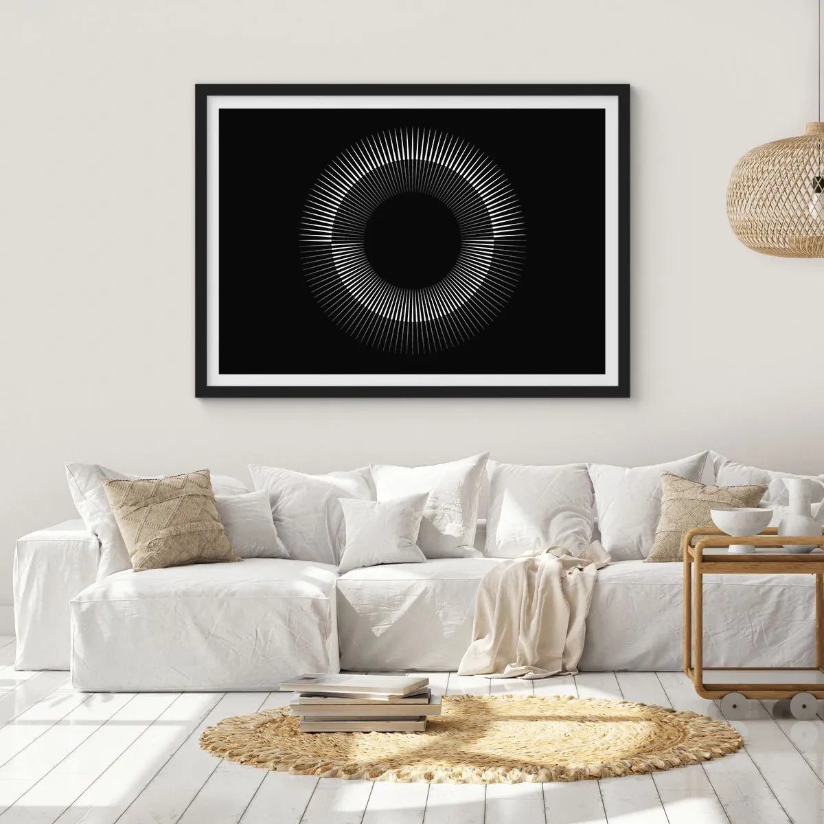 Poster in einem schwarzem Rahmen - Grafischer Kreis mit Strahlen in Schwarz und Weiß - 70x50cm - Schwarze Sonne - Moderne Wanddekoration für Wohnzimmer und Schlafzimmer ARTTOR