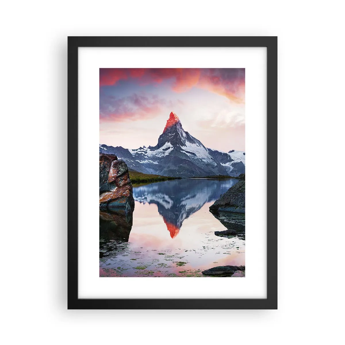 Poster in einem schwarzem Rahmen - Das Herz der Berge ist heiß - 30x40 cm