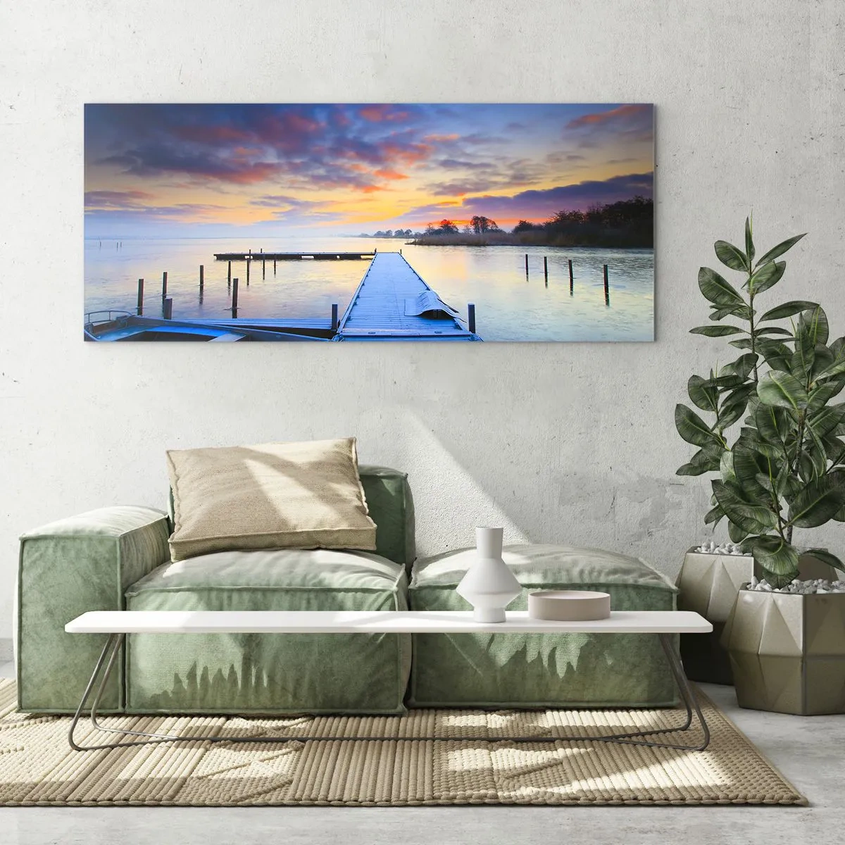 Glasbild - Bild auf glas - Ein Seesteg bei Sonnenuntergang mit einem Boot am Ufer - 160x50cm - Violett-goldene Ruhe - Moderne Wanddekoration für Wohnzimmer und Schlafzimmer ARTTOR