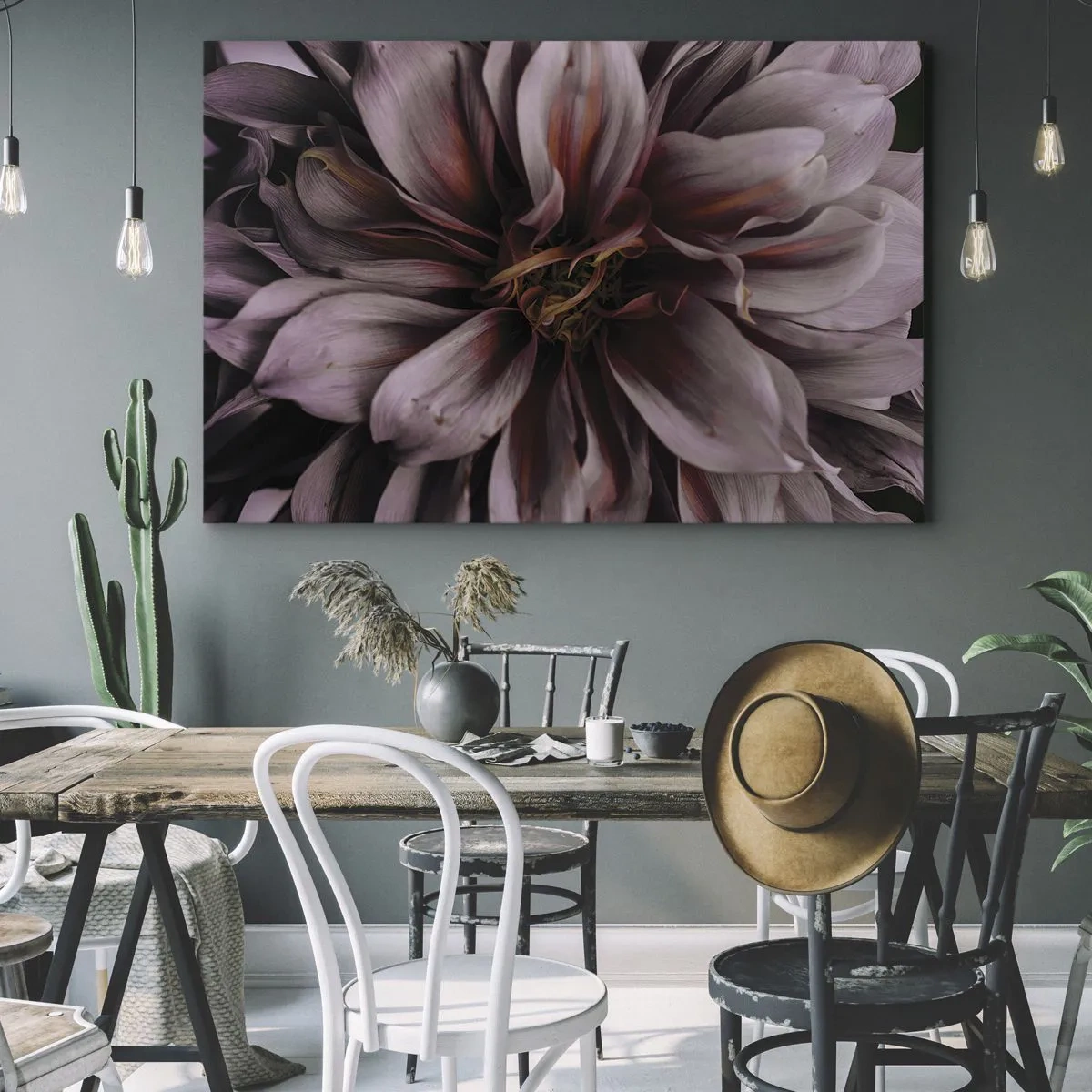 Bild auf Leinwand - Leinwandbild - Nahaufnahme einer großen Blume in dezenten Farben - 120x80cm - Ein Blumenherz - Moderne Wanddekoration für Wohnzimmer und Schlafzimmer ARTTOR