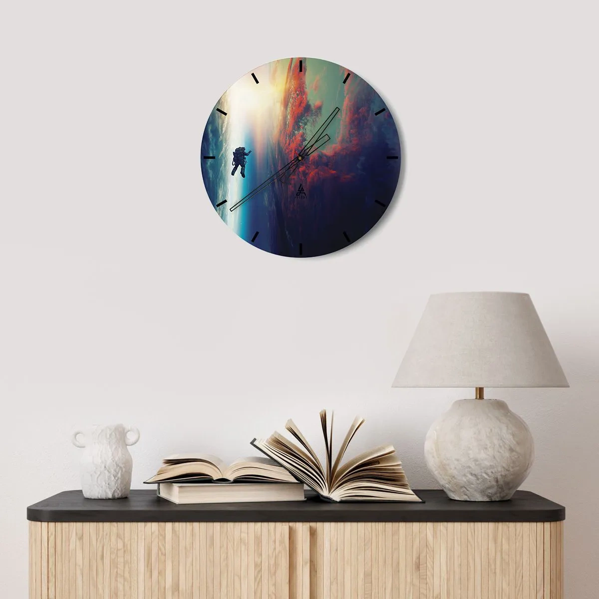 Wanduhr - Glasuhr - Eine malerische Komposition aus roten Abschürfungen und Strukturen auf weißem Hintergrund - 30x30cm - Sich dem Universum stellen - Moderne Wanddekoration für Wohnzimmer, Küche und Schlafzimmer ARTTOR