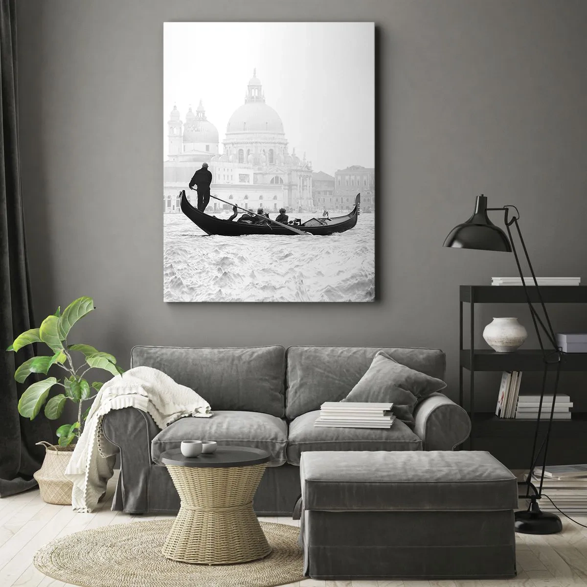 Bild auf Leinwand - Leinwandbild - Eine Gondel mit der Basilika im Hintergrund in Schwarzweiß - 70x100cm - Reise zu den Quellen der Schönheit - Moderne Wanddekoration für Wohnzimmer und Schlafzimmer ARTTOR