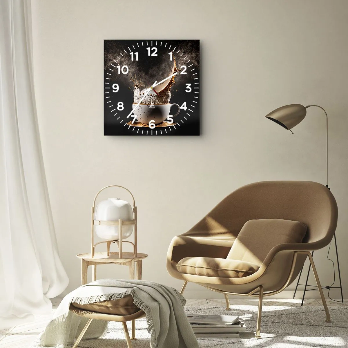 Wanduhr - Glasuhr - Eine Tasse Kaffee mit einer dynamischen Flüssigkeitsexplosion auf schwarzem Hintergrund. - 30x30cm - Geschmacksexplosion - Moderne Wanddekoration für Wohnzimmer und Schlafzimmer ARTTOR