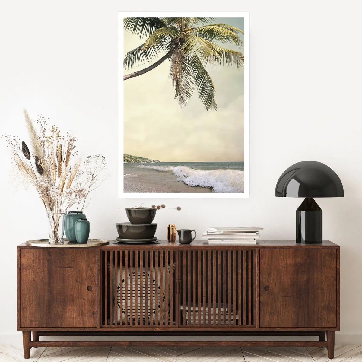 Poster - Eine Palme vor dem Meer - 50x70cm - Tropischer Traum - Moderne Wanddekoration für Wohnzimmer und Schlafzimmer ARTTOR